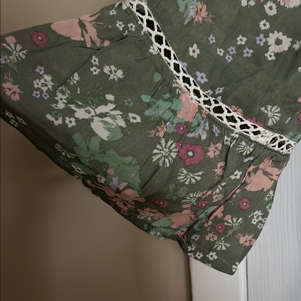 Floral Green Women's Top - Picture 2 of 4